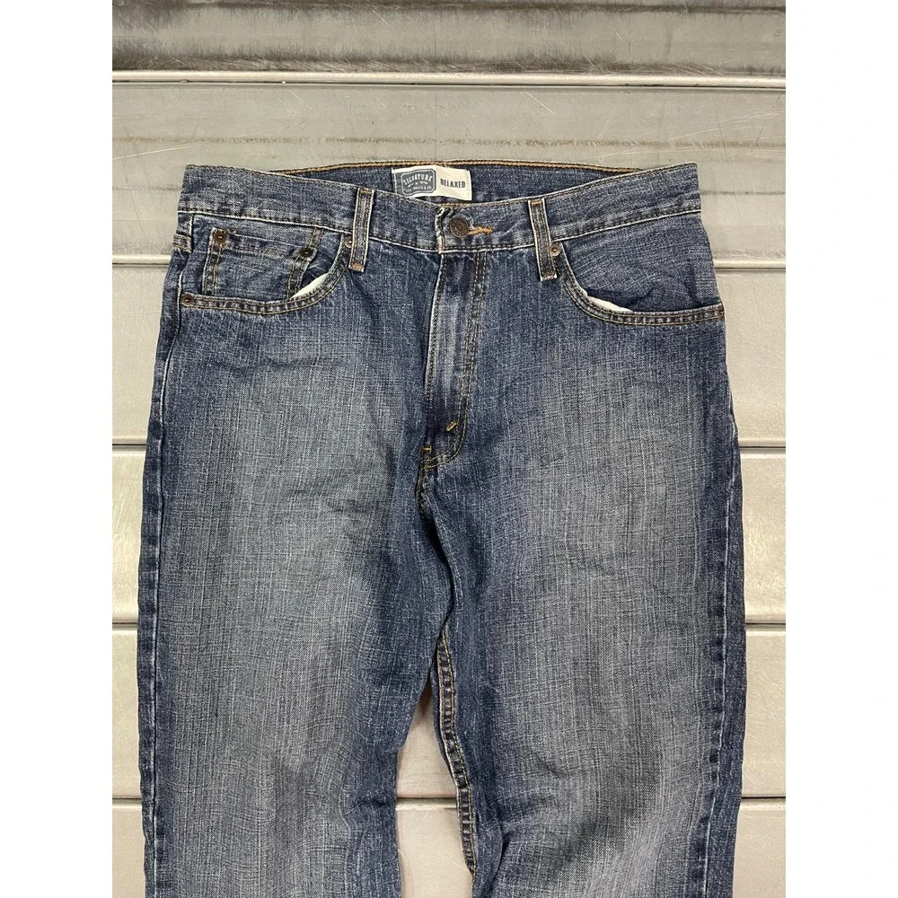 Signature Levis  Jeans Mens 33X29 Blue Medium Wash Denim Relaxed Leg 100% Cotton